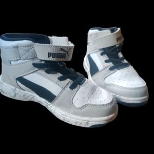 Boys puma sneakers